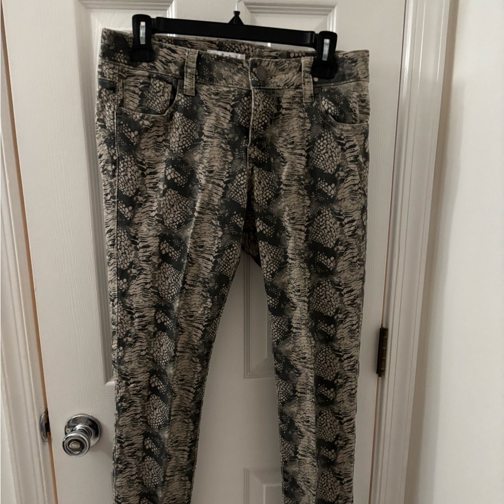 CAbi Women’s Snakeskin Grey and Cream Skinny Jeans Size 4